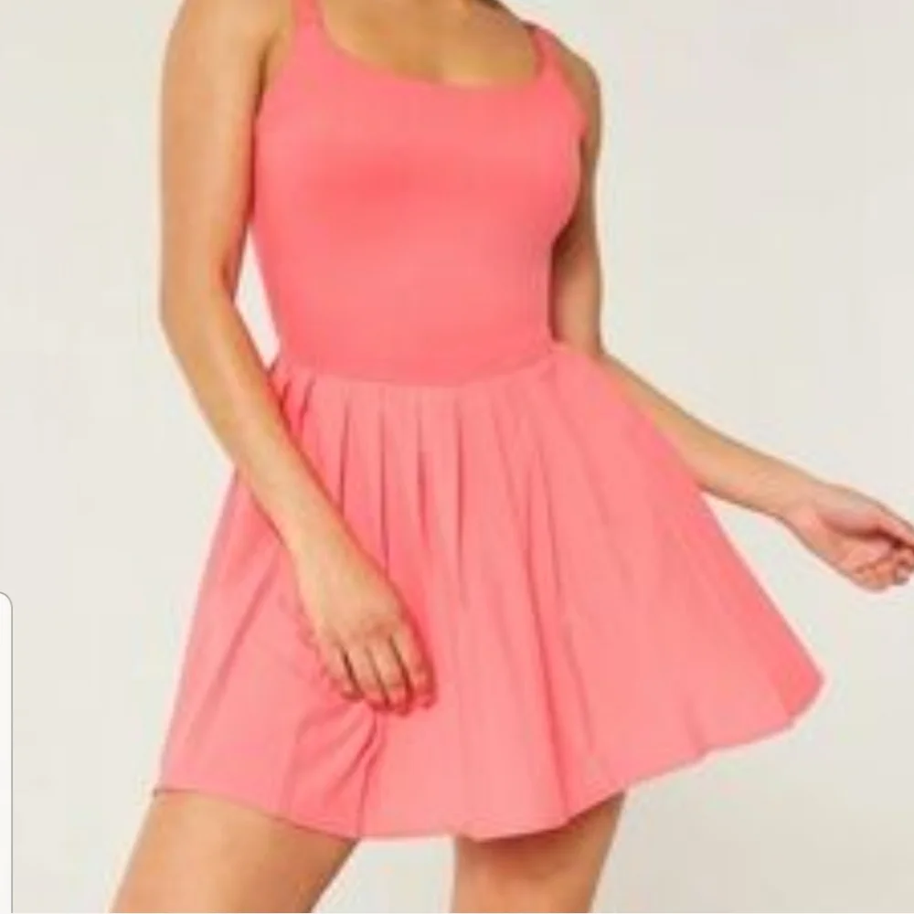 Gilly Hicks Active Pleated Dress Built-In Shorts Small NWT - Picture 1 of 10